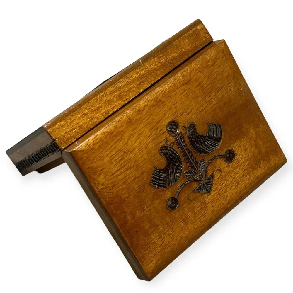 Mid Century Modern Polish Folk Art trinket box with brass inlay bird carvings - Picture 7 of 11